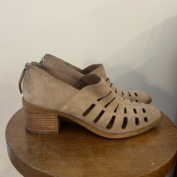 1. State Women’s Beige Leather Booties Size 7.5 - Picture 2 of 9